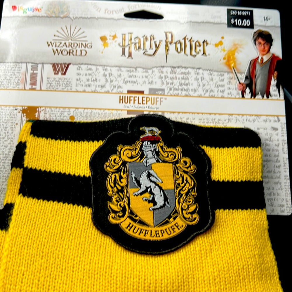 Wizarding World Harry Potter Hufflepuff scarf